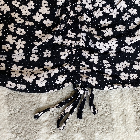 •H&M• Versatile Floral Ruched Tie Crop Top - Picture 7 of 8